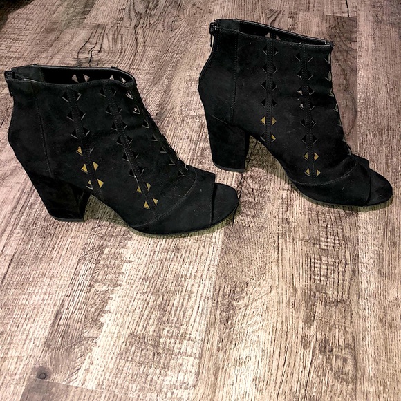 Brash ankle boot size 9.5 w triangle cutouts and open toe - Picture 2 of 5